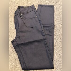 NWT- 1822 Denim Classic Skinny Pants in Navy- Size 6